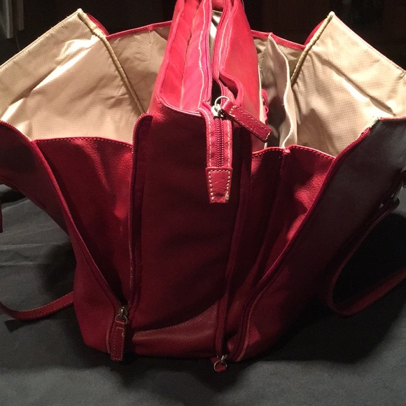 Buxton Handbags - Red Buxton Genuine Leather 💼.